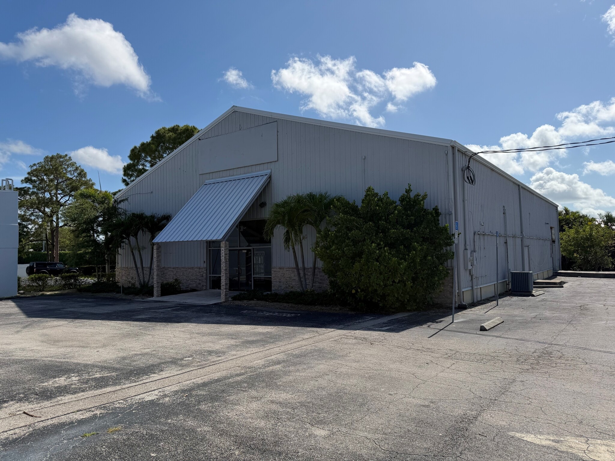4200 Tamiami Trl N, Naples, FL à louer Photo intérieure– Image 1 sur 11