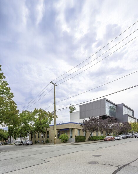 99 W 6th Ave, Vancouver, BC à louer - Photo de l’immeuble – Image 2 sur 11