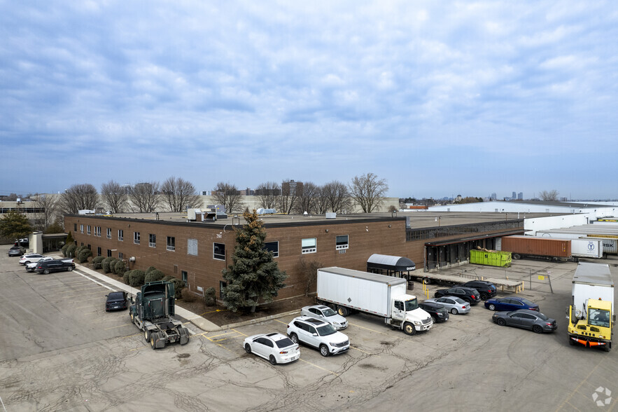 2501 Stanfield Rd, Mississauga, ON à vendre - Photo de l’immeuble – Image 2 sur 2