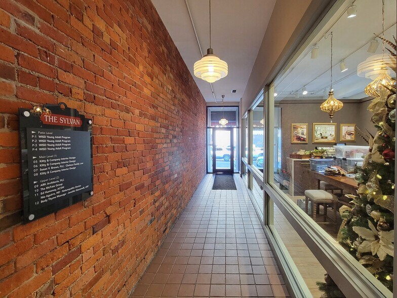 114 N Main St, Chelsea, MI à louer - Photo intérieure – Image 3 sur 4