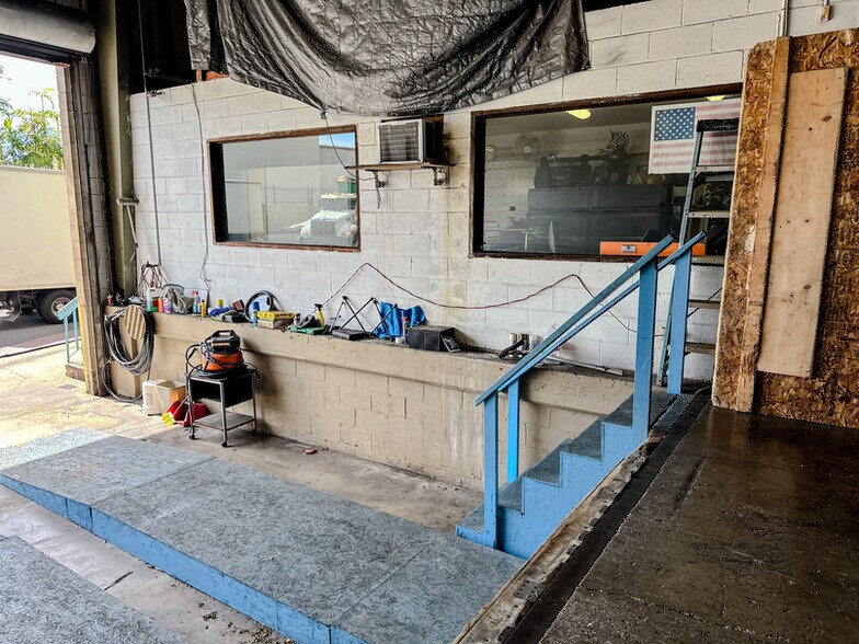 2312 Kamehameha Hwy, Honolulu, HI à louer - Photo de la construction – Image 3 sur 8