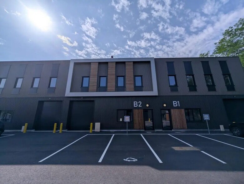 17 Rue Emile Levassor, Les Mureaux à louer - Photo de l’immeuble – Image 2 sur 9