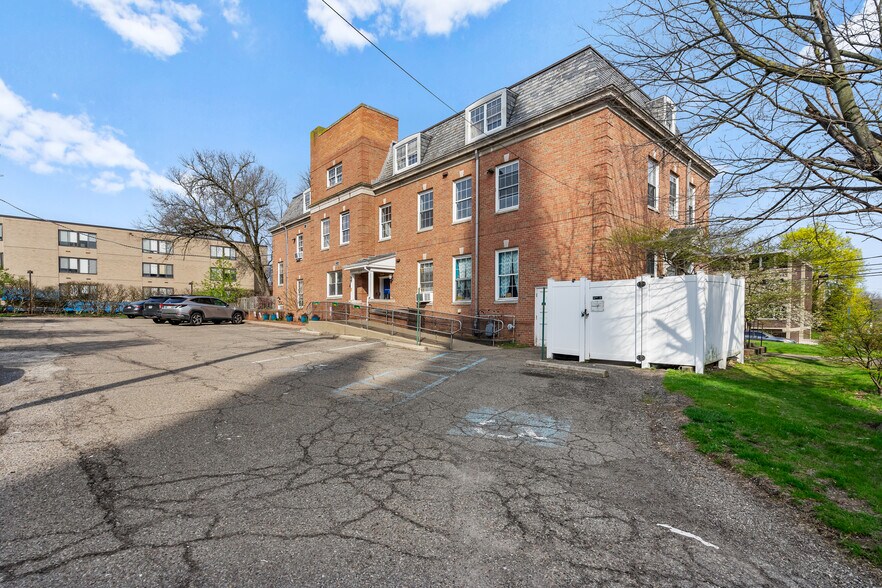 5618 Kentucky Ave, Pittsburgh, PA à vendre - Photo de l’immeuble – Image 3 sur 8