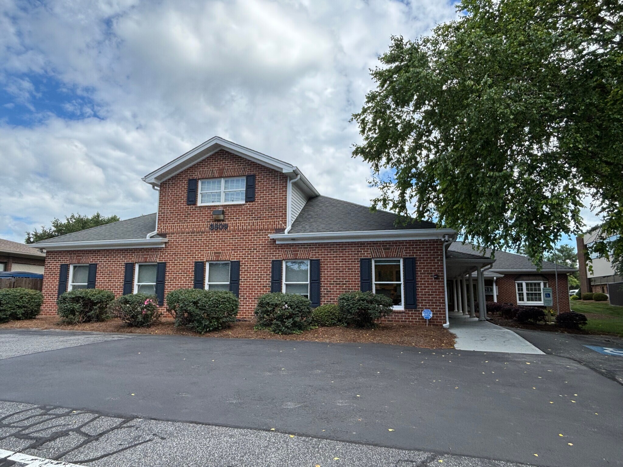 3809 Forrestgate Dr, Winston-Salem, NC à louer Photo intérieure– Image 1 sur 10