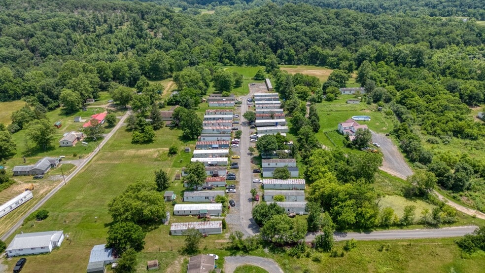 English Walnut Lane, Springfield, WV à vendre - Photo de l’immeuble – Image 3 sur 13