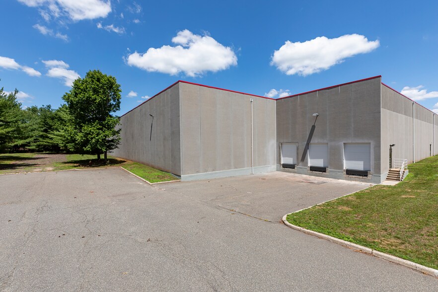 35 Commerce Dr, Somerset, NJ à louer - Photo de l’immeuble – Image 1 sur 2