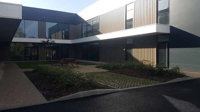 Local d’activités dans Mérignac à louer - Photo de l’immeuble – Image 3 sur 8