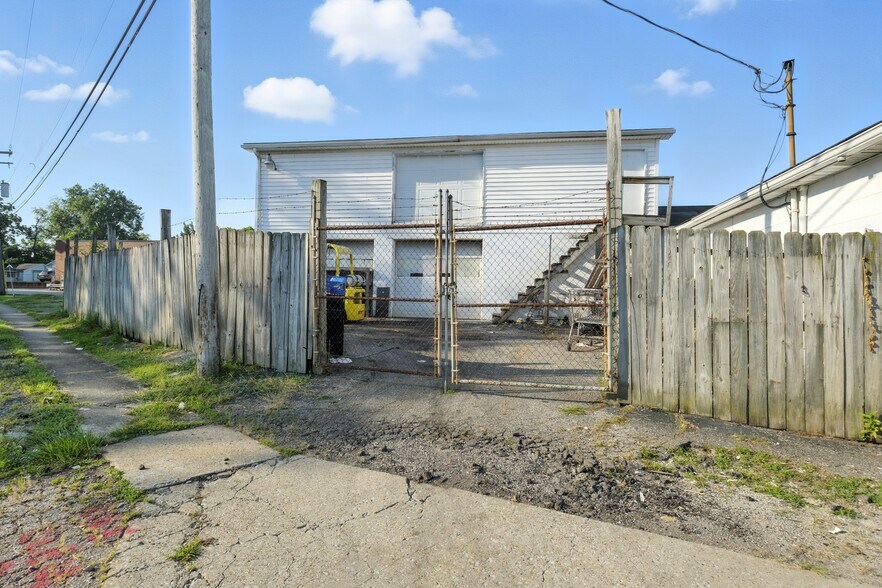 2668 Charlestown Rd, New Albany, IN à louer - Photo de l’immeuble – Image 2 sur 17