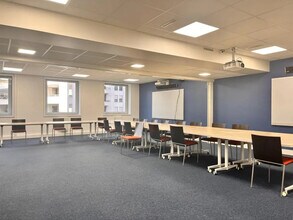 45 Rue Louis Blanc, Courbevoie à louer Photo intérieure– Image 2 sur 5