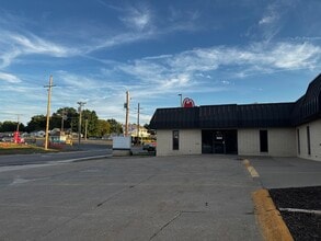 506 N Maguire St, Warrensburg, MO à louer Photo intérieure– Image 2 sur 16