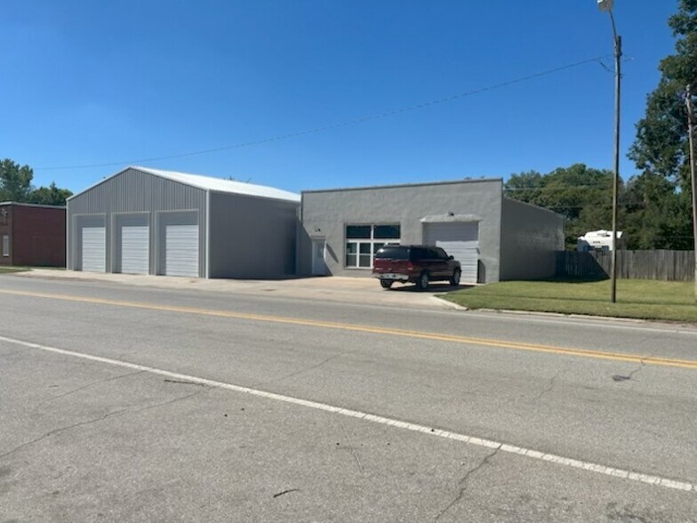 3 Industrial Buildings for Sale portefeuille de 3 biens à vendre sur LoopNet.fr - Photo de l’immeuble – Image 3 sur 15