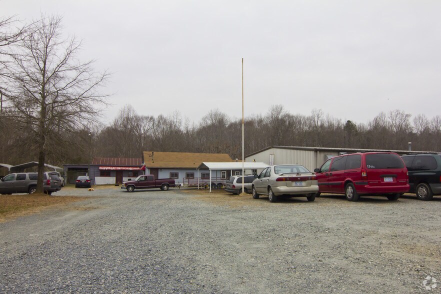 1776 Pleasant Ridge Rd, Ramseur, NC à vendre - Photo de l’immeuble – Image 2 sur 3