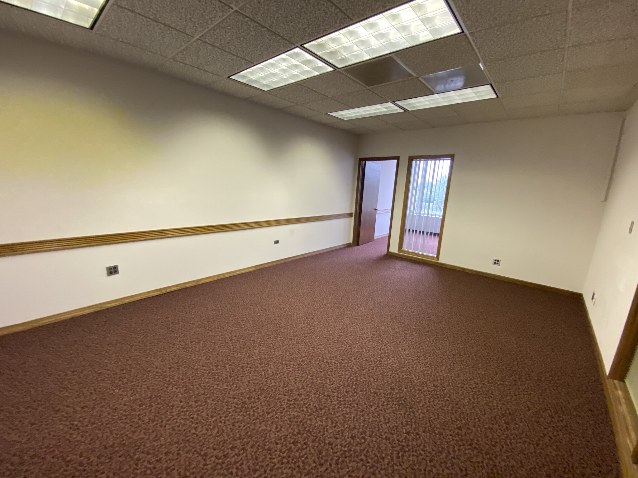 9933 Lawler Ave, Skokie, IL à louer Photo intérieure– Image 1 sur 3