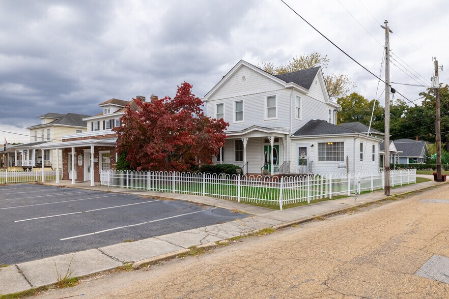 664 Boulevard, Colonial Heights, VA à vendre - Photo de l’immeuble – Image 1 sur 45