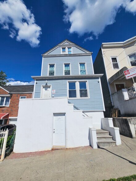 3054 Barker Ave, Bronx, NY à vendre - Photo principale – Image 1 sur 4