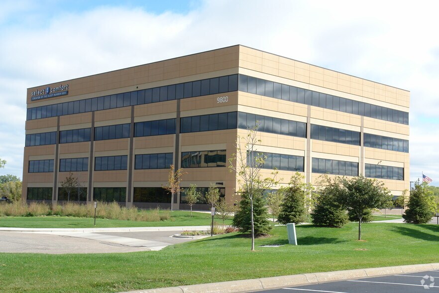 9800 N 59th Ave, Plymouth, MN à louer - Photo de l’immeuble – Image 3 sur 17