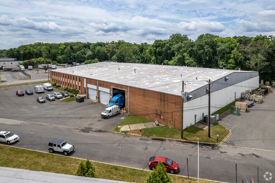 2 Milltown Ct, Union Township, NJ à louer - Photo de l’immeuble – Image 3 sur 6