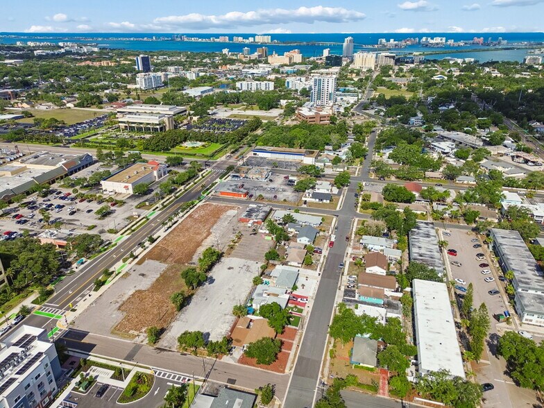 1214-1242 Cleveland Street, Clearwater, FL à vendre - Photo de l’immeuble – Image 2 sur 9