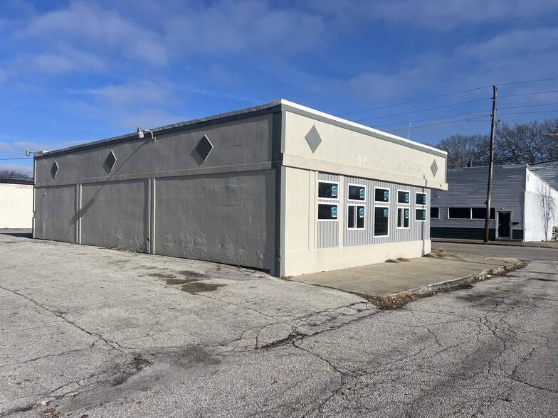 1322 Howell St, Lafayette, IN à vendre - Photo de l’immeuble – Image 2 sur 9