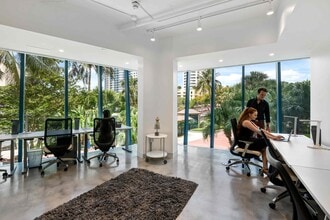 333 Las Olas Way, Fort Lauderdale, FL à louer Photo de l’immeuble– Image 1 sur 1