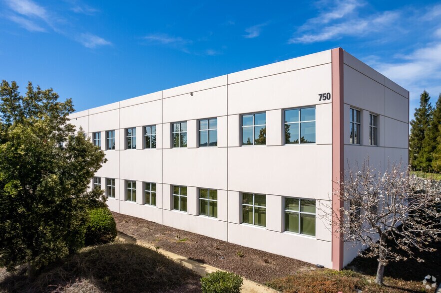750 Alfred Nobel Dr, Hercules, CA à louer - Photo de l’immeuble – Image 3 sur 4