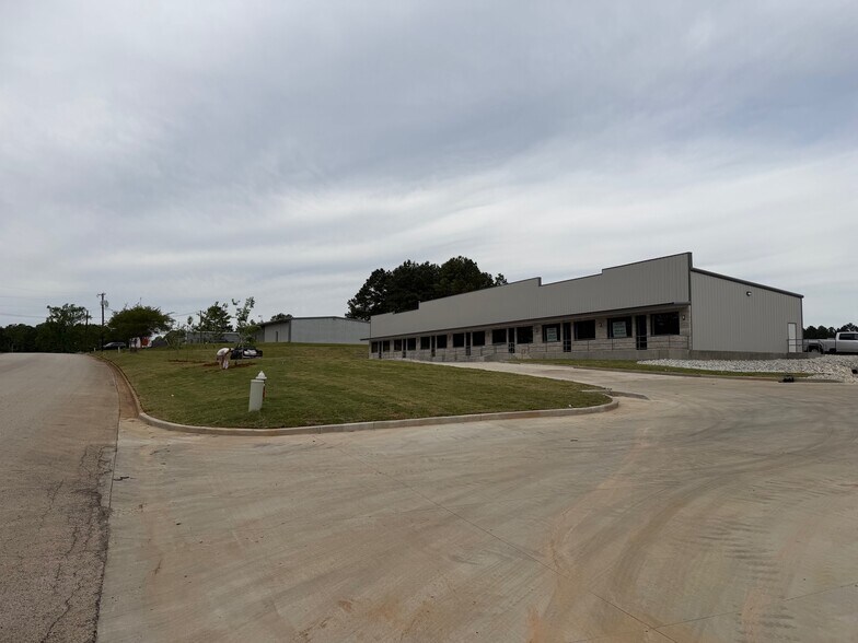 2906 Westward Dr, Nacogdoches, TX à louer - Photo principale – Image 1 sur 10