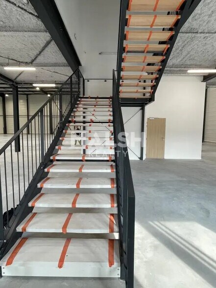 Local d’activités dans Corbas à louer - Photo de l’immeuble – Image 3 sur 18