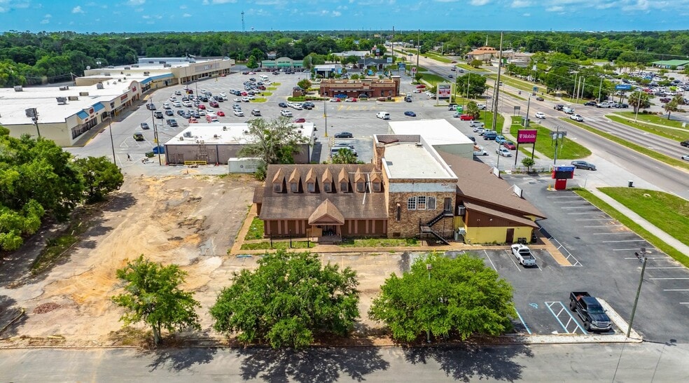 610 N Navy Blvd, Pensacola, FL à louer - Photo de l’immeuble – Image 2 sur 18