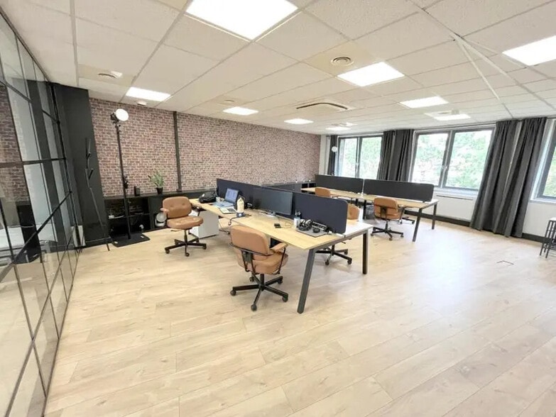 Bureau dans Saint-Germain-en-Laye à louer - Photo intérieure – Image 3 sur 5
