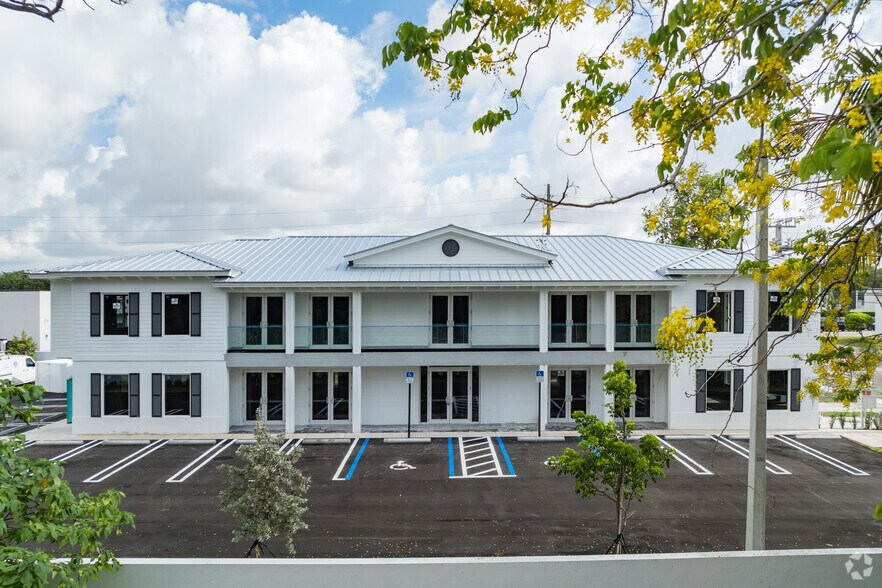 5620 SW 67th Ave, South Miami, FL à louer - Photo de l’immeuble – Image 3 sur 16