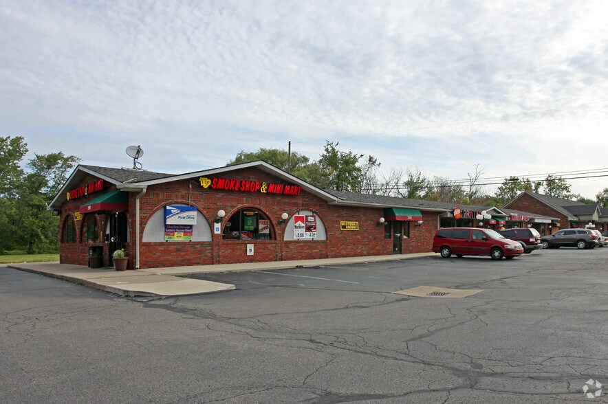 7555-7575 Merriman Rd, Romulus, MI à louer - Photo principale – Image 2 sur 11