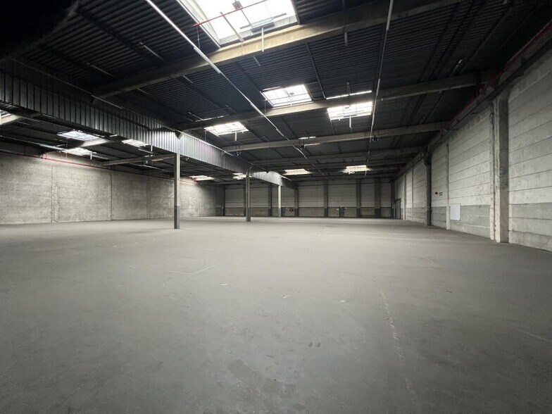 1 Rue De La Ferme Saint Ladre, Fosses à louer - Photo de l’immeuble – Image 3 sur 10