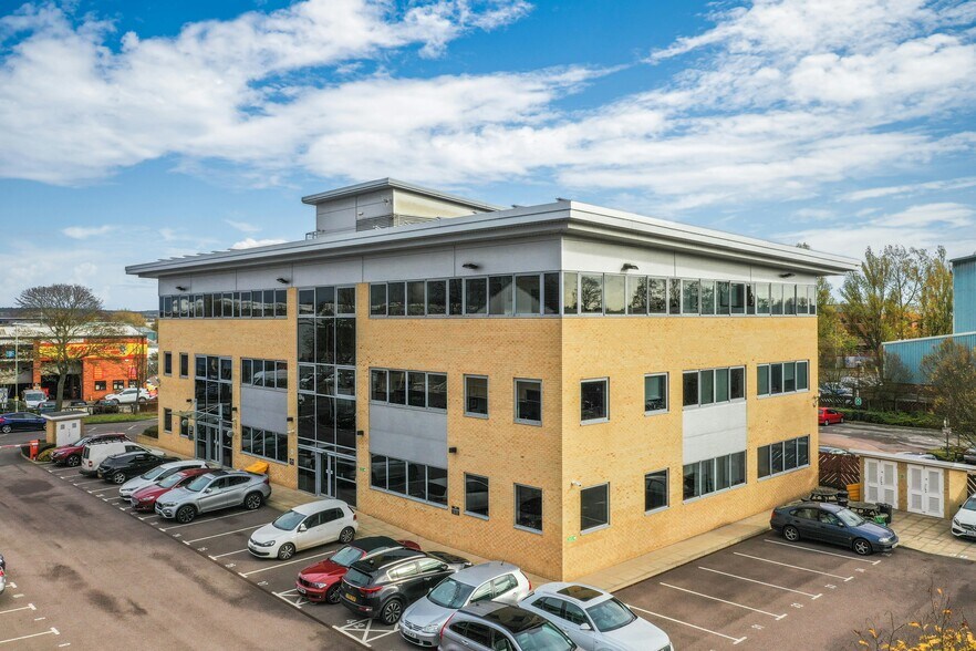 26 Bridge Rd E, Welwyn Garden City à louer - Photo de l’immeuble – Image 2 sur 9