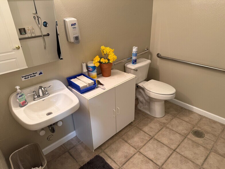 4328-4330 Redwood Hwy, San Rafael, CA à vendre - Photo de l’immeuble – Image 3 sur 22