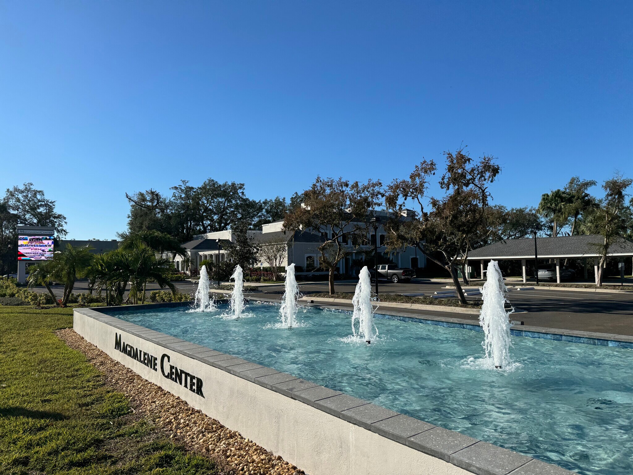 15436 N Florida Ave, Tampa, FL à louer Photo principale– Image 1 sur 30