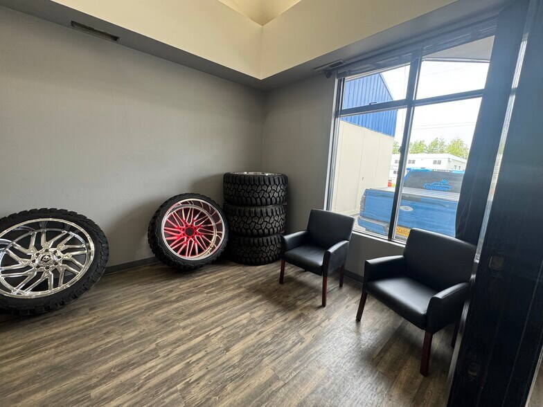 7439 Old Seward Hwy, Anchorage, AK à louer - Photo principale – Image 2 sur 22