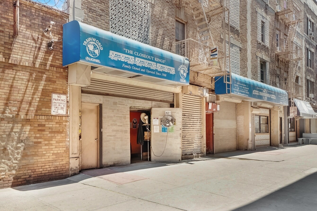 751 Mcdonald Ave, Brooklyn, NY à vendre Photo de l’immeuble– Image 1 sur 3