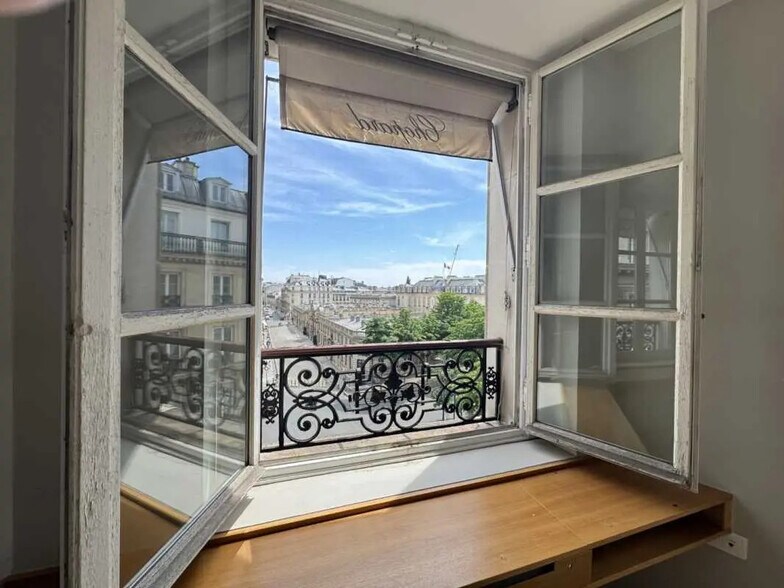 100 Rue Du Faubourg Saint-Honoré, Paris à louer - Photo de l’immeuble – Image 3 sur 13