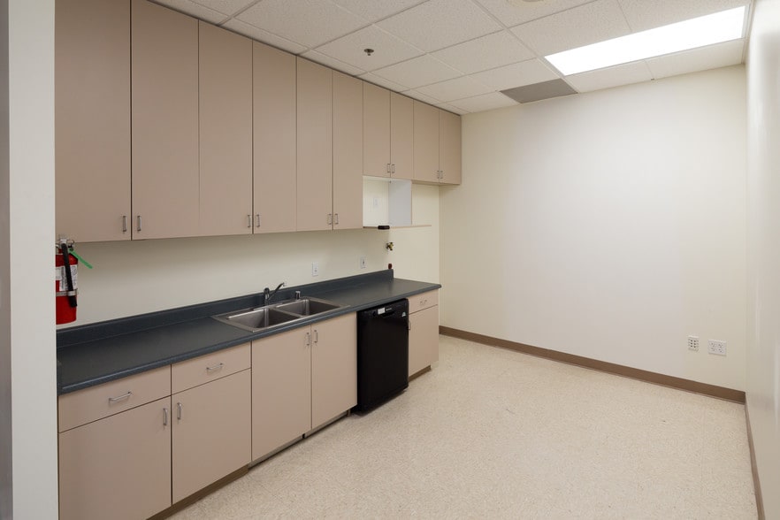 400 Plaza Dr, Folsom, CA à louer - Photo intérieure – Image 3 sur 49
