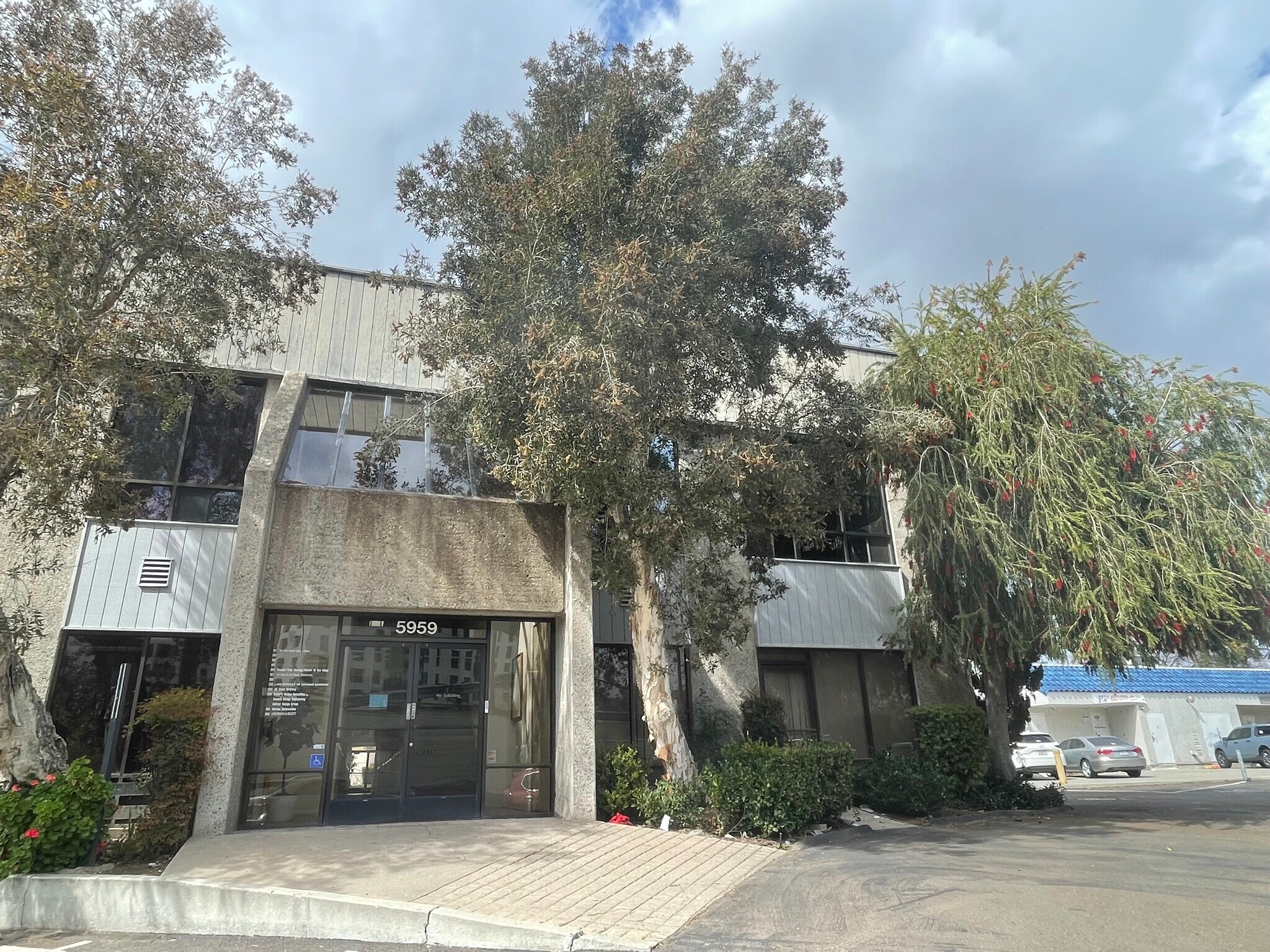 5959 Mission Gorge Rd, San Diego, CA à louer Photo de l’immeuble– Image 1 sur 19