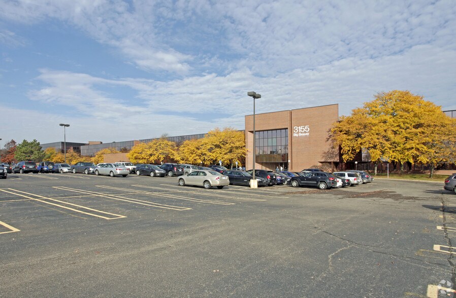 3155 W big beaver Rd, Troy, MI à louer - Photo de l’immeuble – Image 2 sur 20