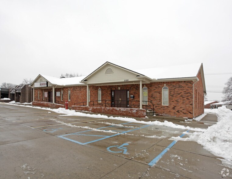 21231-21261 Kelly Rd, Eastpointe, MI à louer - Photo principale – Image 1 sur 2