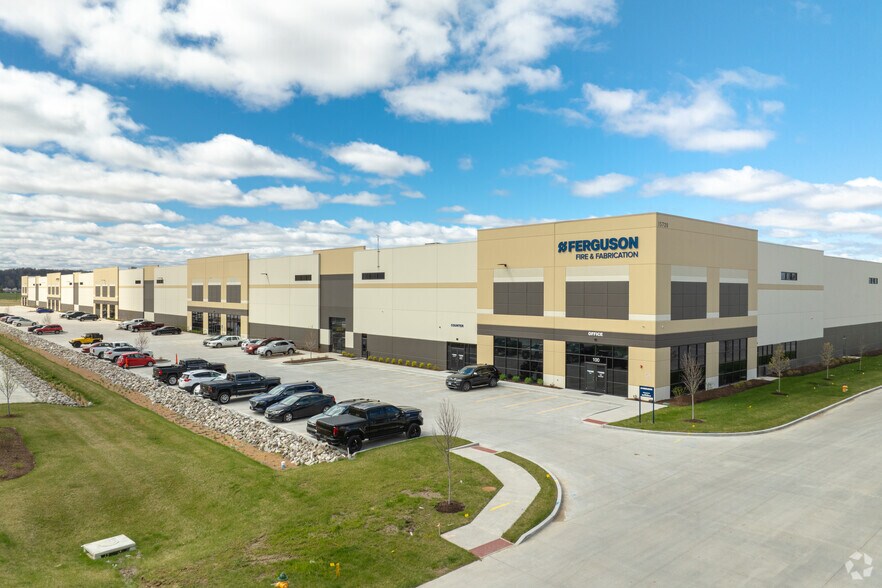 15712 Westport Commerce Dr, Chesterfield, MO à louer - Photo principale – Image 1 sur 6