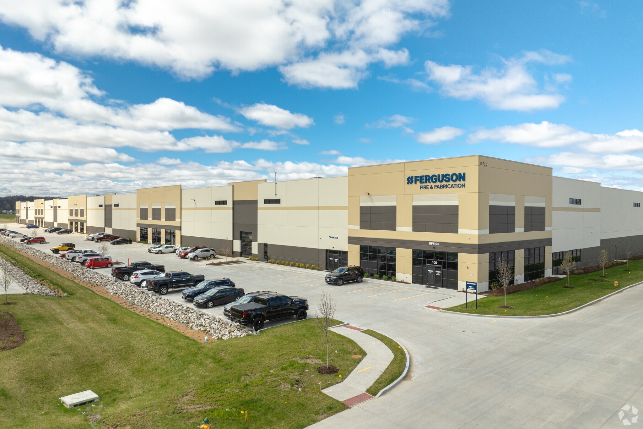 15712 Westport Commerce Dr, Chesterfield, MO à louer Photo principale– Image 1 sur 7