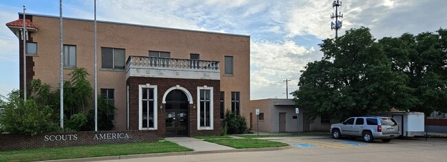 Plus de détails pour 317 N Grand St, Enid, OK - Bureau à vendre