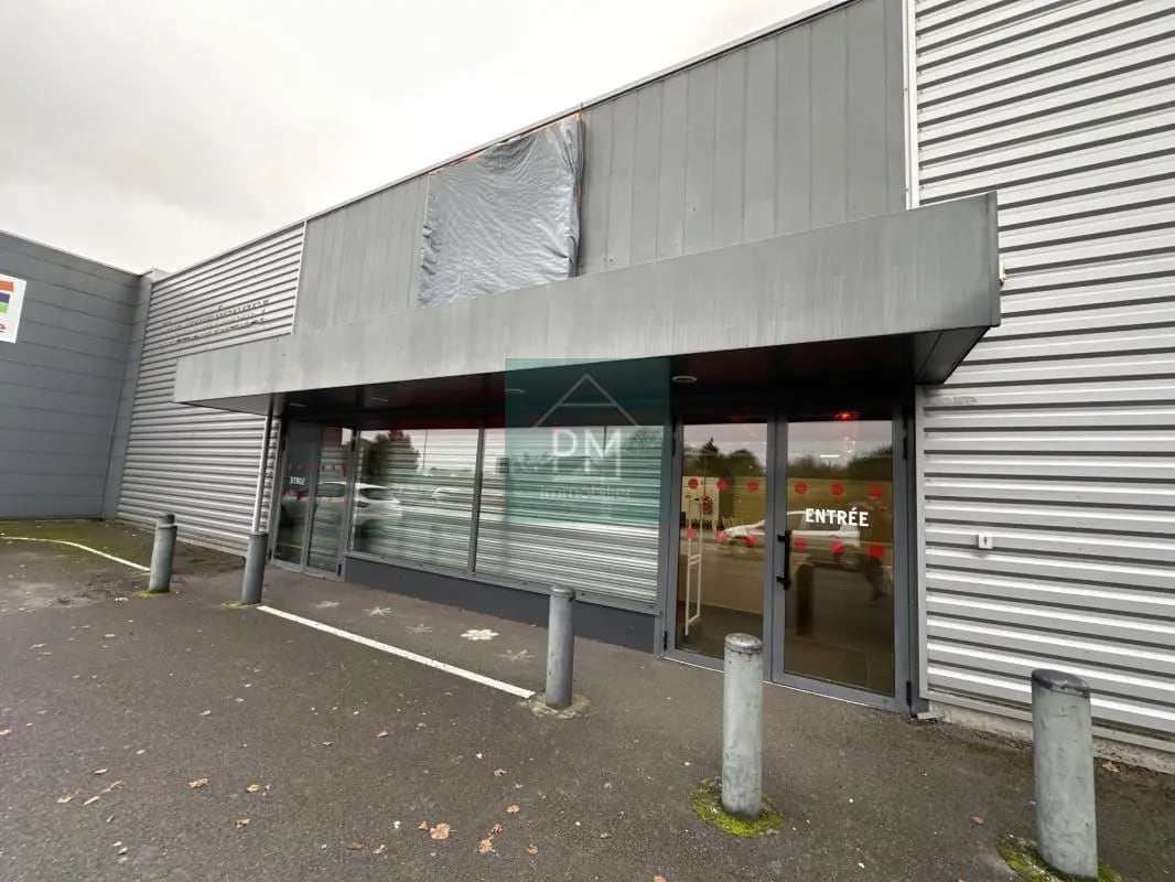 Local commercial dans Albert à louer Photo de l’immeuble– Image 1 sur 4