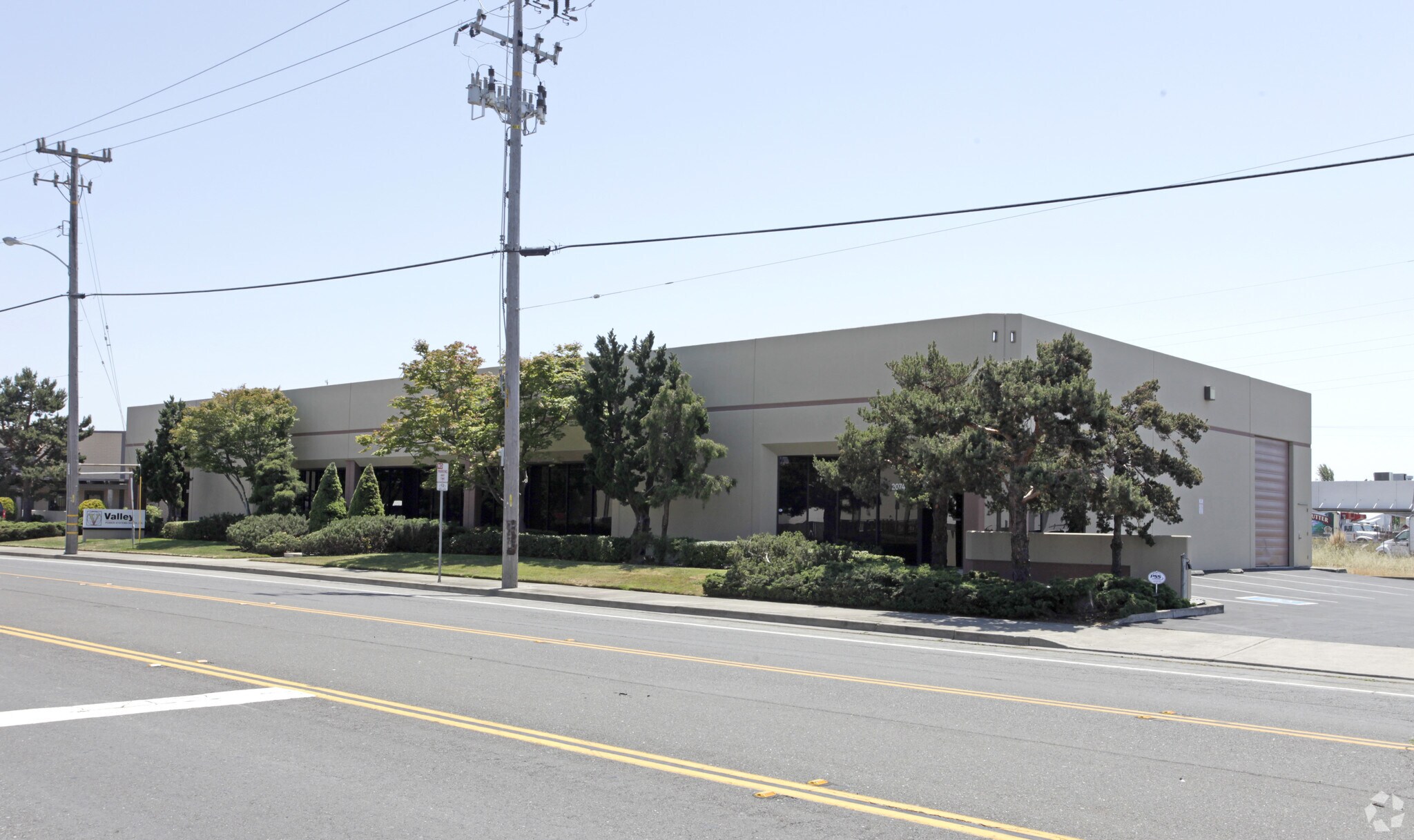 2070-2074 Farallon Dr, San Leandro, CA à louer Photo de l’immeuble– Image 1 sur 4