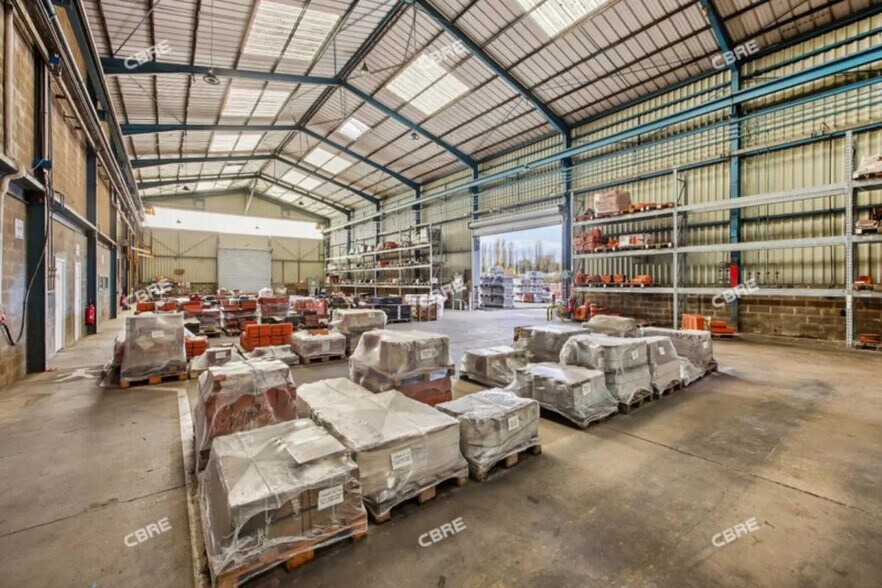 Local d’activités dans Marolles-en-Hurepoix à louer - Photo de l’immeuble – Image 2 sur 7