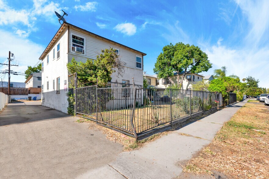 11633 Friar St, North Hollywood, CA à vendre - Photo de l’immeuble – Image 2 sur 11