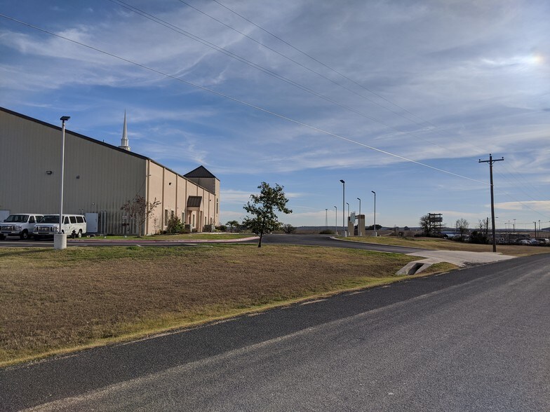 4300 Burch Dr, Del Valle, TX à louer - Photo de l’immeuble – Image 3 sur 10